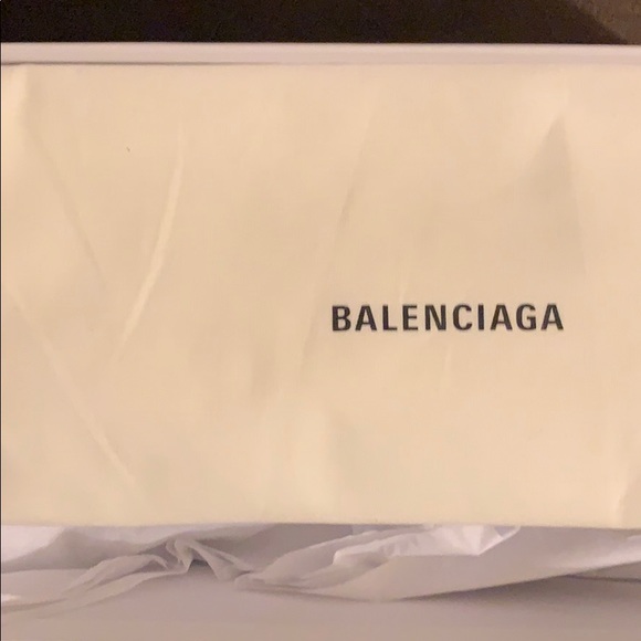 Balenciaga Slippers - Picture 2 of 4